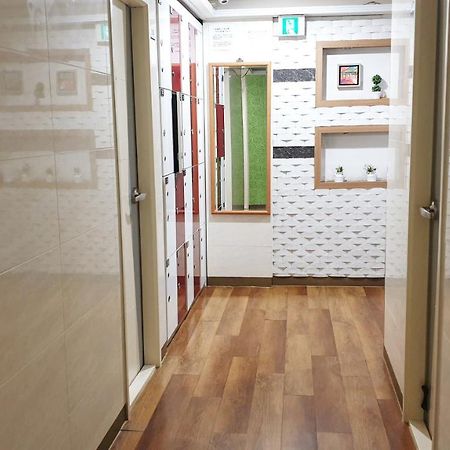 Living Castle Hotel Seoul Bagian luar foto
